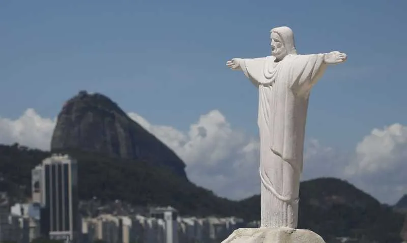 Hoje (13), o local passa por uma desinfecção