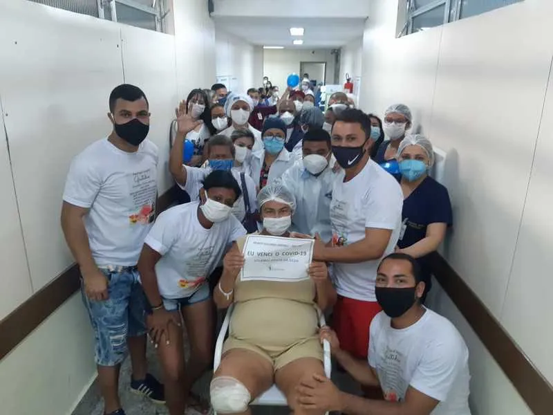 Imagem ilustrativa da imagem Covid-19: Paciente deixa Pronto Socorro de SG após um mês internada