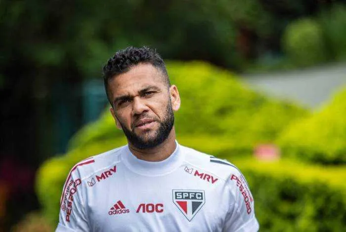 O jogador ganha R$ 1,5 milhão mensais