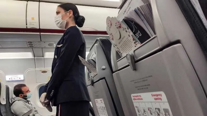 Imagem ilustrativa da imagem Companhias aéreas passam a cobrar uso de máscaras por passageiros