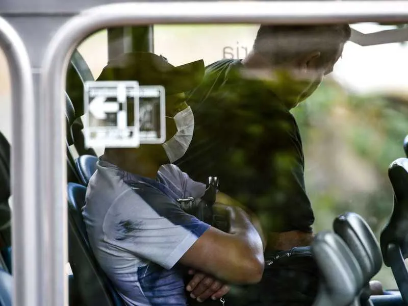 Imagem ilustrativa da imagem Governo do RJ publica decreto de lei que multa quem não usar máscara