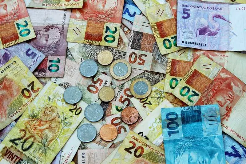 O benefício auxilia os idosos e deficientes com um salário mínimo 