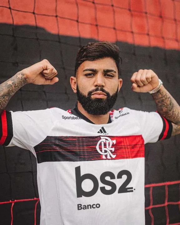 O novo Manto Sagrado foi revelado pelo grande ídolo Zico