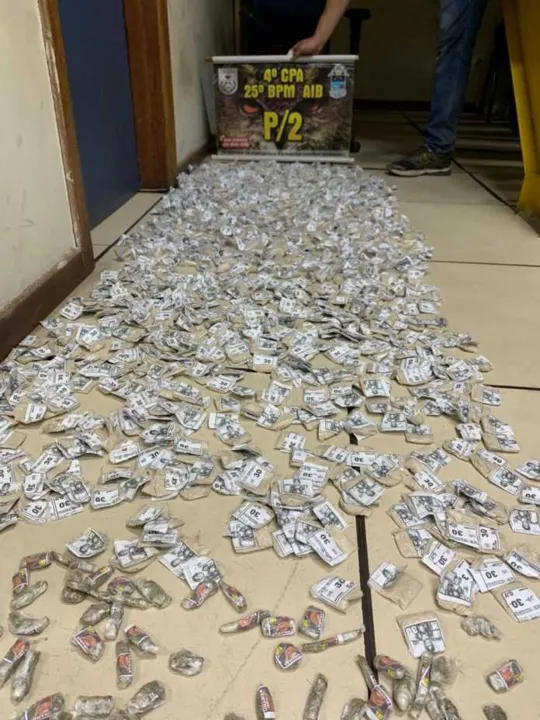 Homem é preso com entorpecentes em casa 