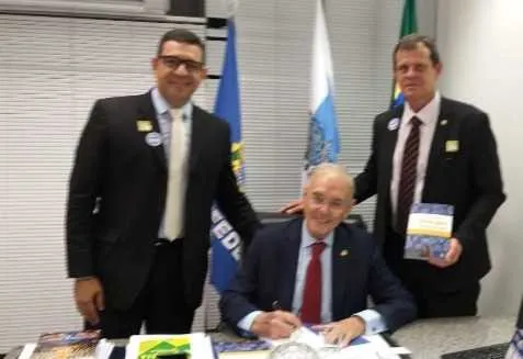 Chefe de gabinete de Salema na Alerj, Leandro Sirqueira, senador Arolde de Oliveira e deputado estadual Coronel Salema