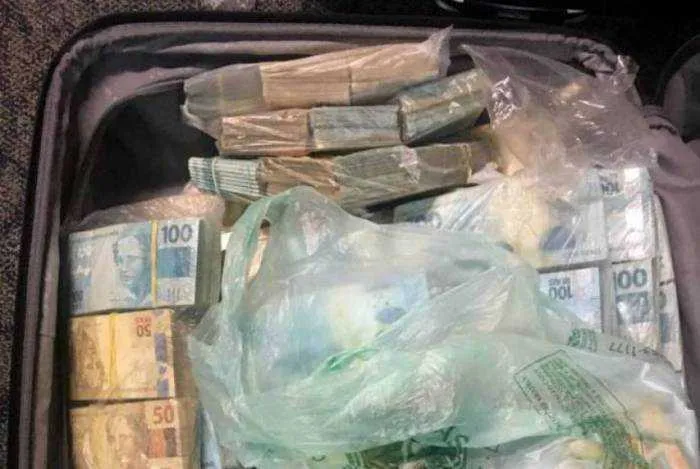 O dinheiro foi apreendido por causa de um vizinho do ex-secretário