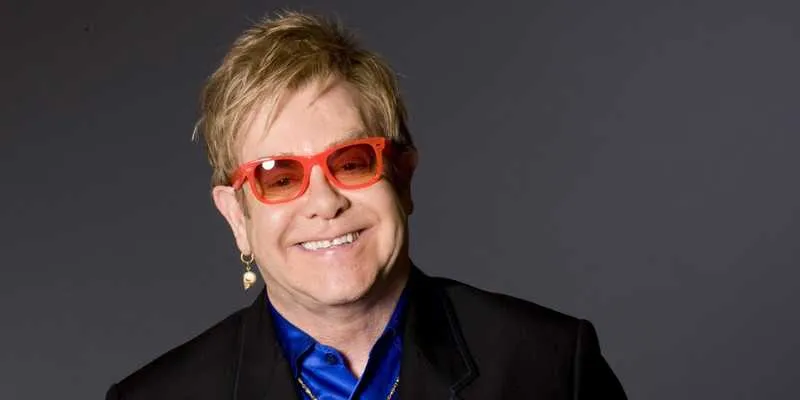 Imagem ilustrativa da imagem Elton John paga cirurgia de ex-noiva que abandonou dias antes do casamento