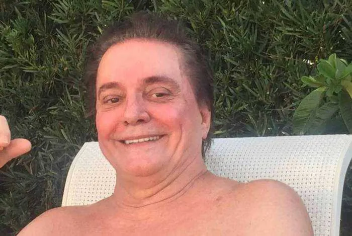 A assessoria do cantor diz que o diagnóstico não está relacionado ao novo coronavírus