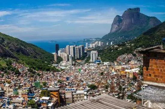 Número de casos de coronavírus surgem na comunidade da Rocinha 