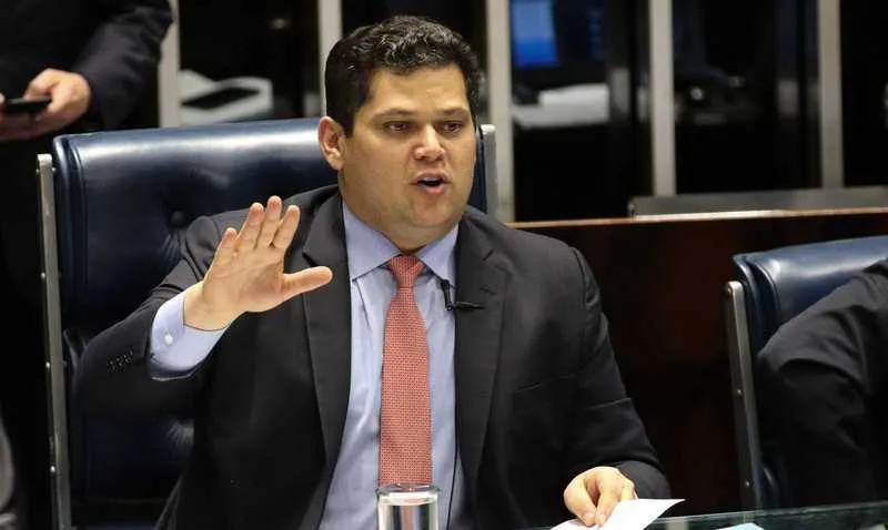 Presidente do Congresso e do Senado devolveu a MP que dava poder ao ministro da Educação em interferir na nomeação de reitores