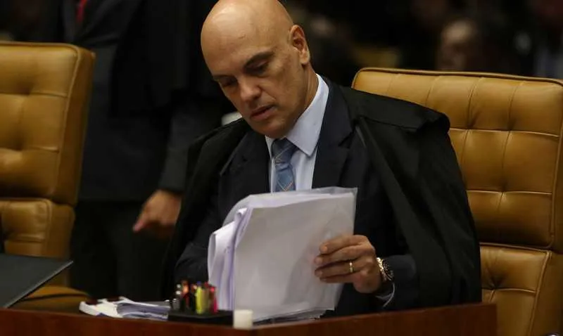 Ministro do STF, Alexandre de Moraes, disse que decisão não foi cumprida pelo Facebook