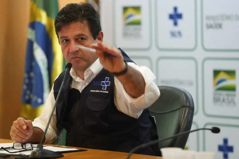 Imagem ilustrativa da imagem Bolsonaro 'recua' e mantém Mandetta no Ministério da Saúde; veja vídeo