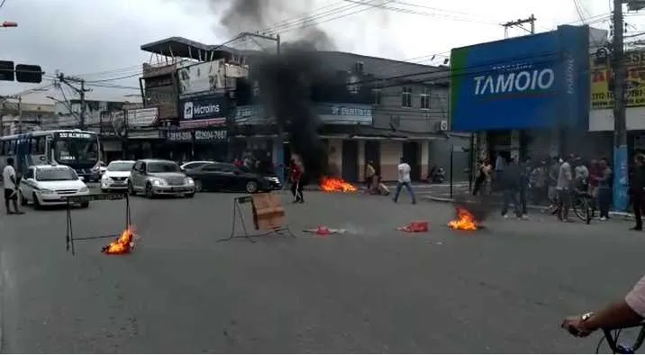 Protesto aconteceu em frente a Receita Federal