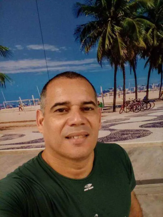 O garçom tinha 45 anos 