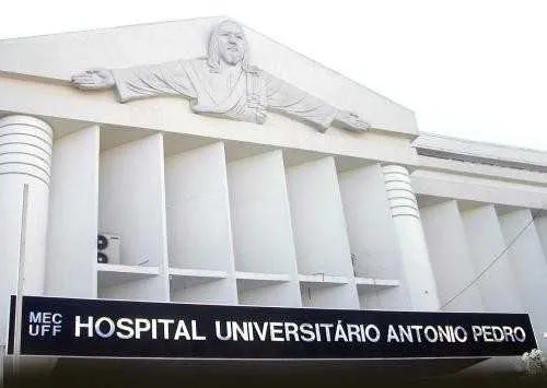 Imagem ilustrativa da imagem Médicos do Hospital Antônio Pedro (Huap) proporcionam visitas virtuais a pacientes com Covid-19