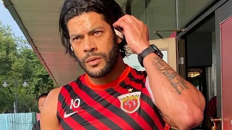Jogador Hulk confirmou que irmãs solicitaram o auxílio emergencial mas  ele não sabia 