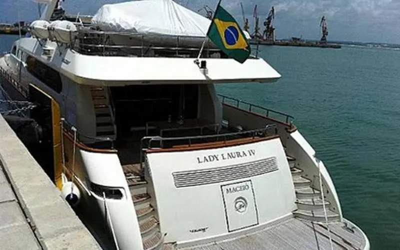 Imagem ilustrativa da imagem Gusttavo Lima compra iate do Rei Roberto Carlos por R$ 25 milhões