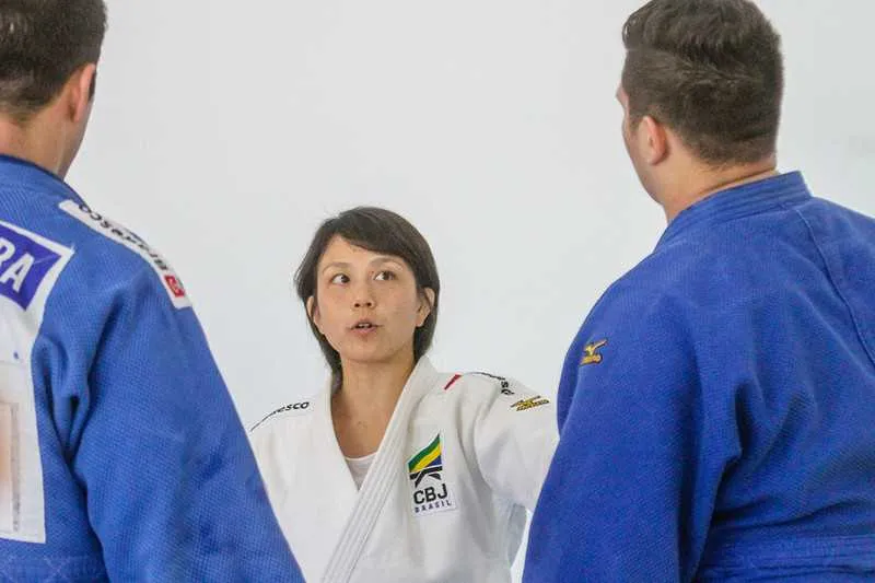 A japonesa Yuko Fujii treina a equipe masculina de judocas do Brasil