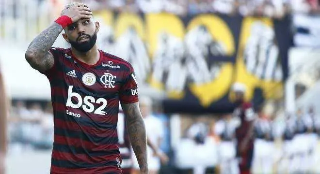 Uma das festinhas foi mostrada em uma live do craque no último domingo