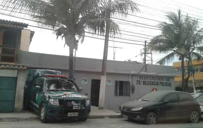 O acusado foi localizado no bairro de Monjolos, em São Gonçalo, e não resistiu à prisão