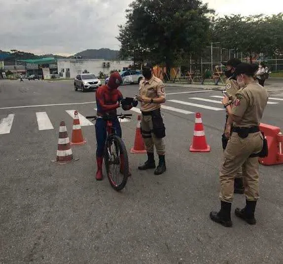 'Nem o Homem-Aranha conseguiu furar o isolamento', brincaram alguns internautas 