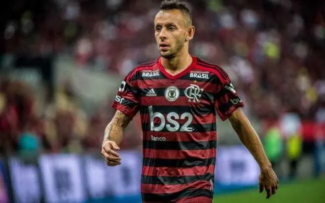 O atleta se transferiu recentemente para o time grego Olympiacos