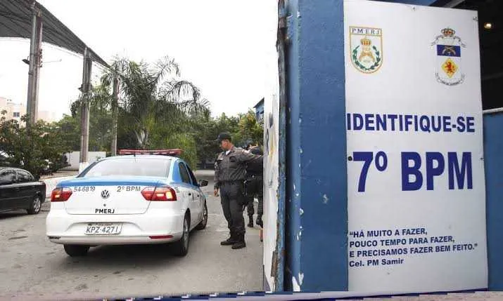Um acusado foi baleado e preso durante a operação. 