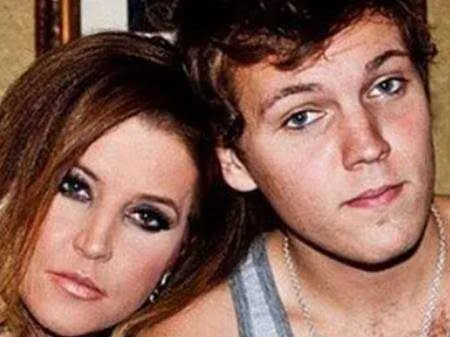 Benjamin e sua mãe, Lisa Marie Presley