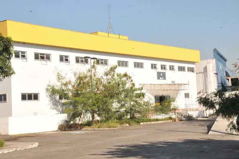 Imagem ilustrativa da imagem Homem é encontrado morto dentro de táxi em chamas, em Niterói