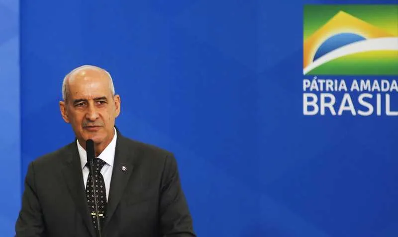 Ministro da Secretaria de Governo, Luiz Eduardo Ramos, apagou a publicação que confirmava o pagamento de mais três parcelas do auxílio