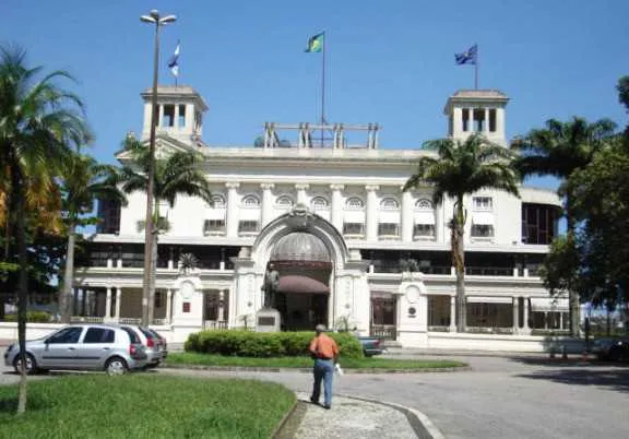 Imagem ilustrativa da imagem Jockey Club Brasileiro descumpre decreto e é interditado no Rio