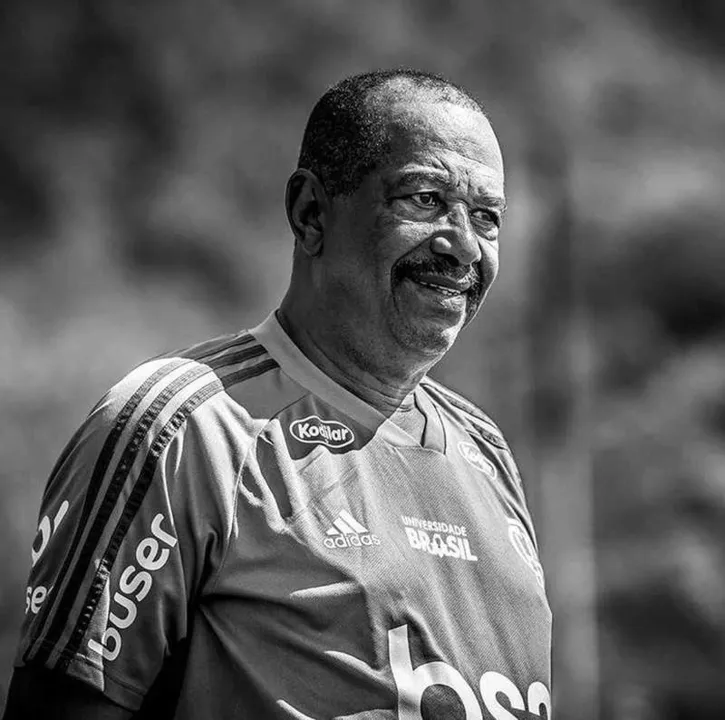 Imagem ilustrativa da imagem Jorginho, massagista do Flamengo há 40 anos, morre vítima da Covid-19