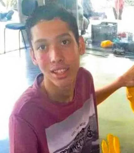Douglas da Silva, de 19 anos, foi encontrado em quitinete em Queimados, na Baixada Fluminense