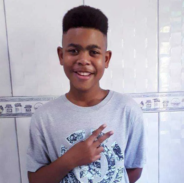 Adolescente foi baleado e morreu em hospital no Rio