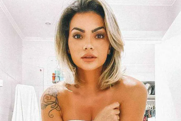 A cantora revelou a informação em seu Instagram