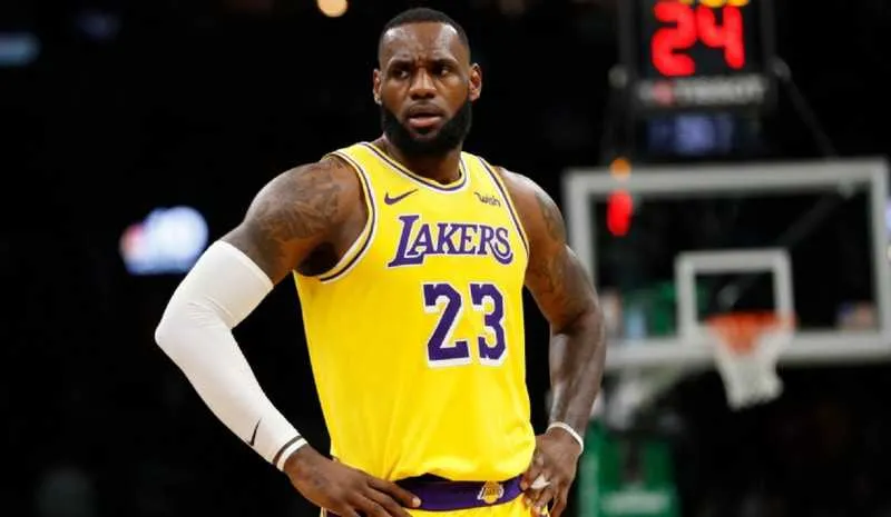 Imagem ilustrativa da imagem LeBron James protesta contra morte de homem negro por policiais