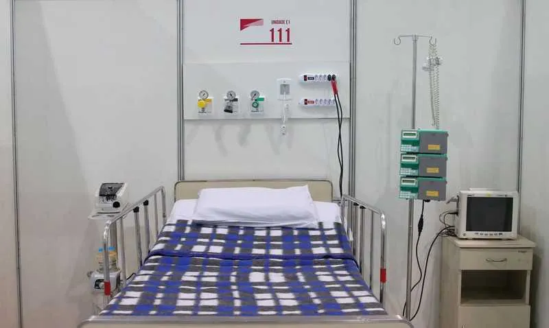 Casos de covid-19 tem sobrecarregado os hospitais públicos