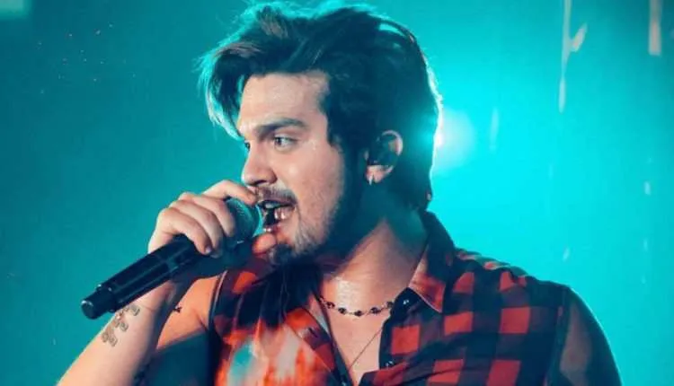 O cantor fará uma live com diversas de suas músicas 
