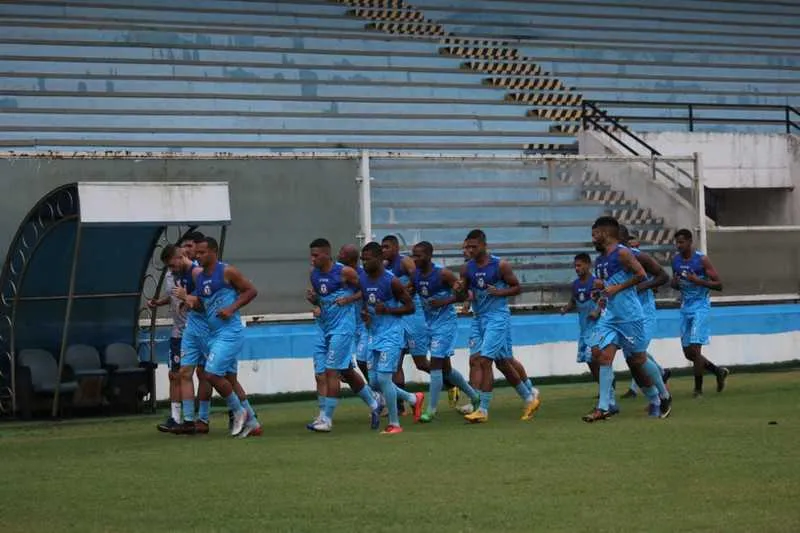 O clube do Macaé informou que seus 23 jogadores estão sendo regulamentados na FERJ para jogarem no domingo (21)