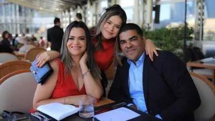 A apresentadora falou sobre crescer vendo atos racistas contra o pai 