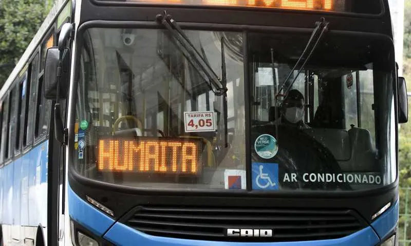 A ocupação dos ônibus e barcas na Região Metropolitana deve ser restrita aos assentos