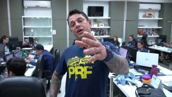 Ex-PM afirmou que gosta de agredir pessoas 
