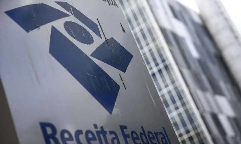 A investigação é feita pela Delegacia da Receita Federal em Vitória, no Espírito Santo, segundo informações divulgadas hoje (25)