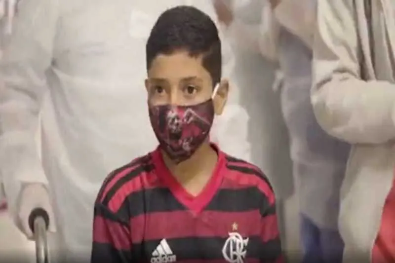 A mãe de João, Marcelly Ribeiro, contou que foram dias de angústia e agradeceu a equipe pela assistência prestada ao filho