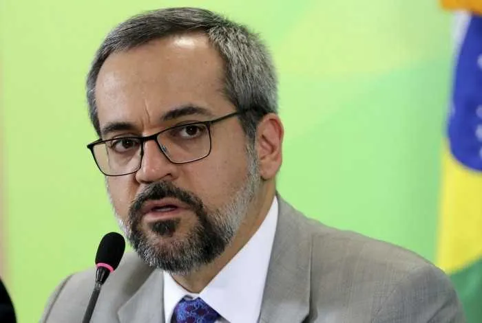 O ministro da Educação postou uma publicação que falava sobre o assunto em seu Twitter 