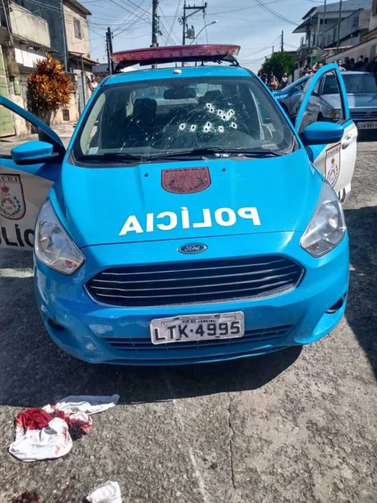 Uma pistola foi apreendida