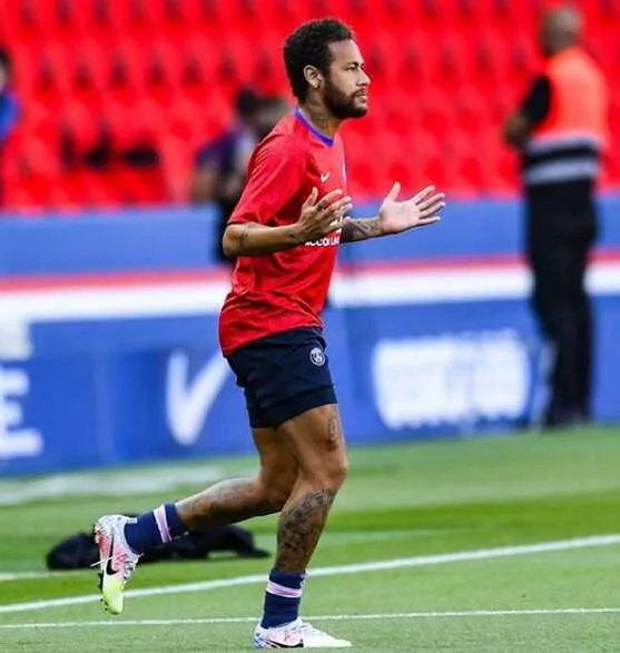 Neymar deixou o Barcelona em 2017 por 222 milhões de euros