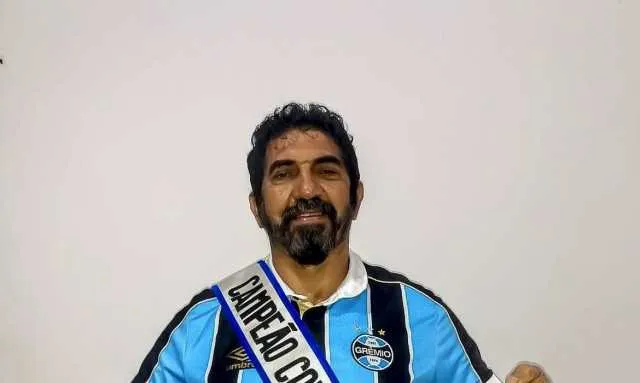 Imagem ilustrativa da imagem Ex-Grêmio vende relíquias para ajudar pessoas mais carentes durante pandemia