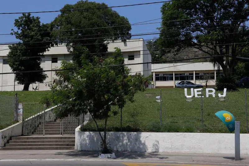 Faculdade de Formação de Professores da Universidade do Estado do Rio de Janeiro (FFP-UERJ) é a única faculdade pública de São Gonçalo
