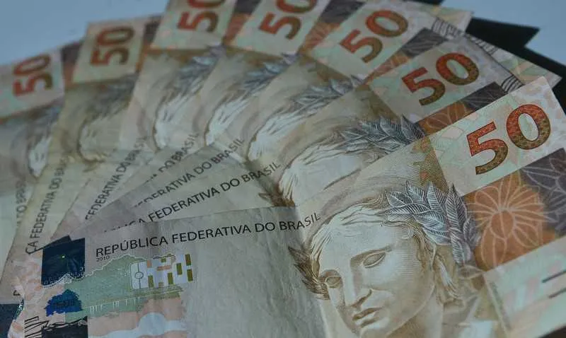 Imagem ilustrativa da imagem Alerj aprova suspensão da cobrança de empréstimos e consignados dos servidores